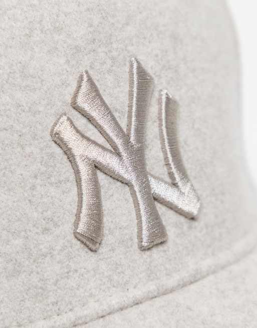 New Era - NY Yankees - Casquette en E en molleton à logo ton sur ton - Taupe, 2 de 3