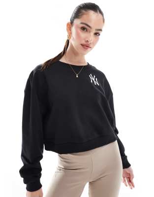 New Era - NY Yankees - Cropped-Pullover aus Sweatstoff in Schwarz mit Logo