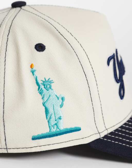 New Era - NY Yankees E Frame - Cappellino con visiera con logo applicato multicolore a contrasto, 2 di 3