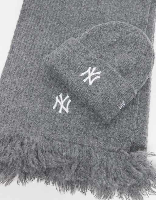 New Era - NY Yankees - Gråt strikket sæt med hue og halstørklæde, 3 af 3