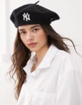 [New Era] New Era NY Yankees knitted beret in black One Size Black