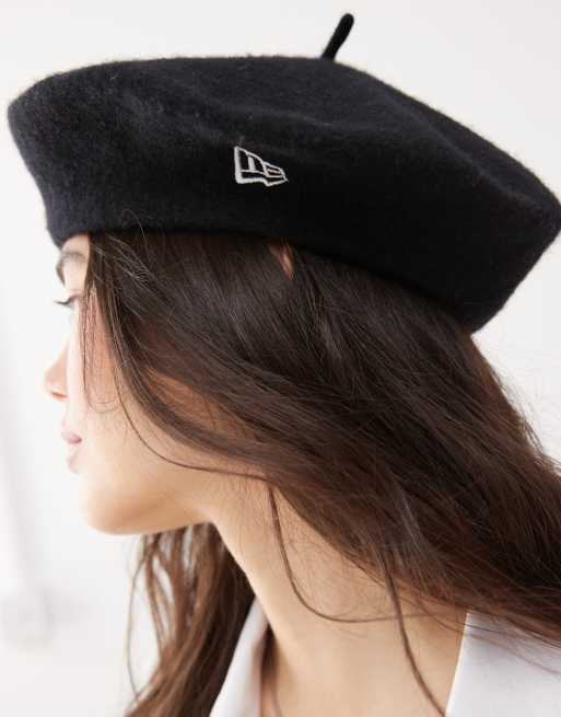 New Era NY Yankees knitted beret in black 
