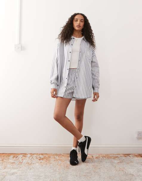 New Era – NY Yankees – Langärmlige, gestreifte Oversize-Hemdbluse und Shorts in Blau und Weiß - view 1