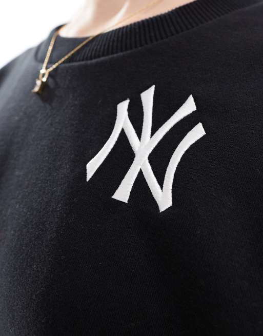 New Era NY Yankees logo cropped sweat jumper in black ASOS