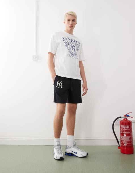 New Era NY Yankees logo detail shorts in navy - view 1