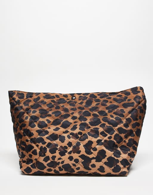 New Era NY Yankees logo leopard quilted tote bag in brown, 2 of 3