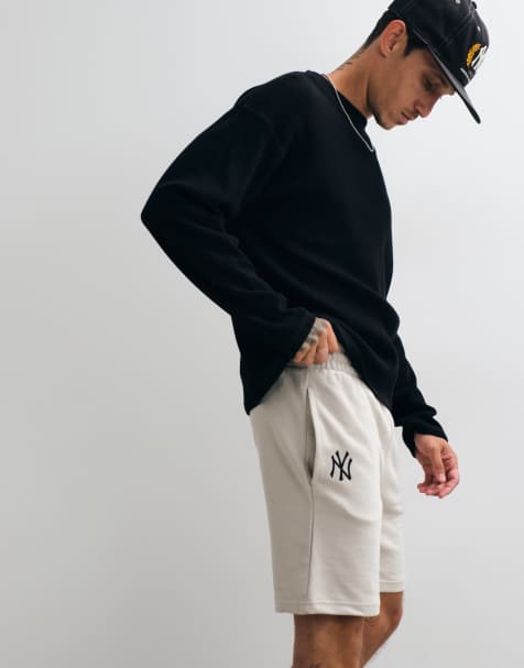 New Era NY Yankees logo mellemlange jerseystorts i beige - view 1