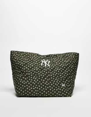 New Era New Era NY Yankees logo padded tote bag in black floral print