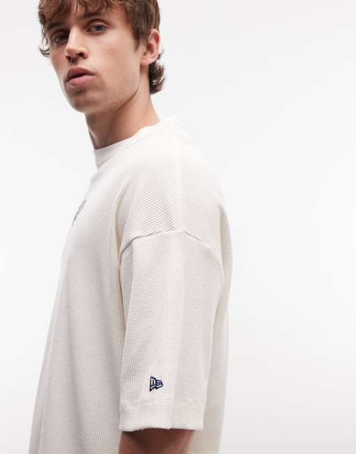 New Era NY Yankees logo waffle boxy oversized t-shirt in off white, 4 of 5
