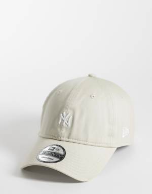 New Era NY Yankees mini logo cap in beige