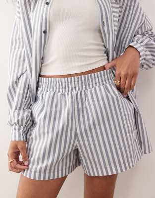 New Era New Era NY Yankees mini shorts in blue and white stripe-Multi