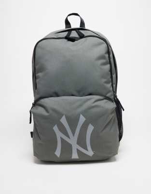 New Era - NY Yankees - Rucksack in Grau mit „NY"-Logo