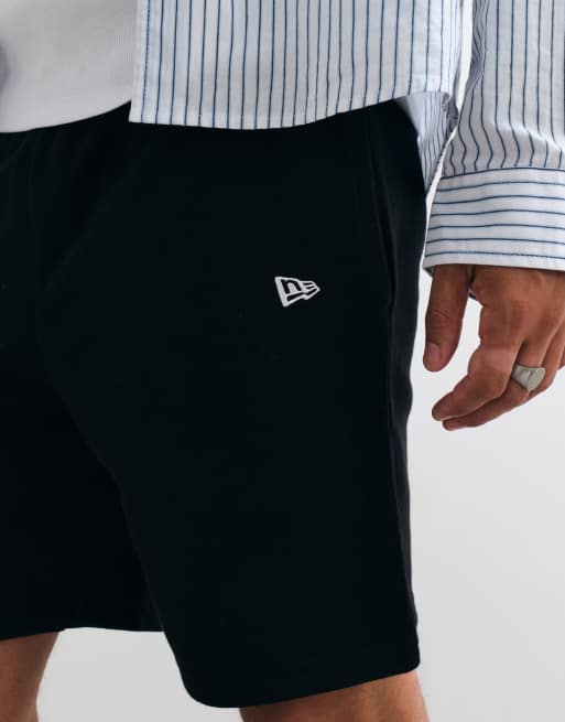 New Era NY Yankees shorts de punto de largo medio negros con logo, 3 de 5