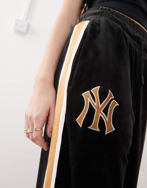 New Era NY Yankees side stripe velour wide leg in black | ASOS