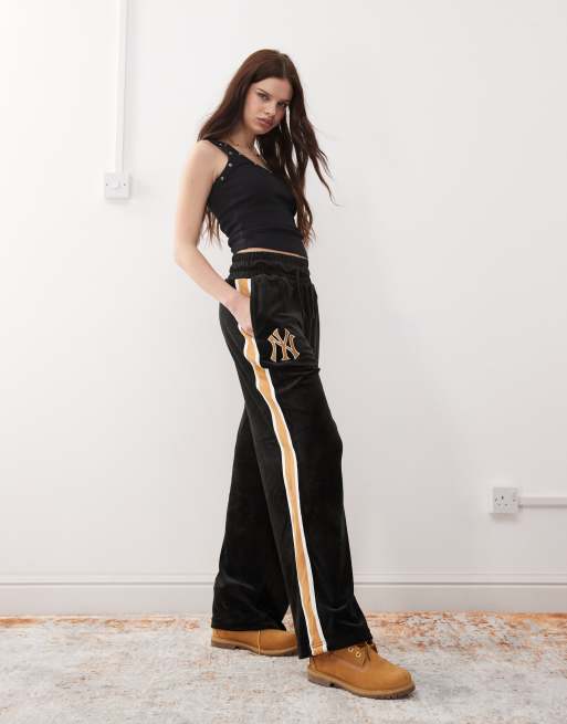 New Era NY Yankees side stripe velour wide leg trackies in black