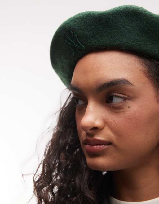 New Era NY Yankees tonal logo melton wool beret in dark green, 3 of 3