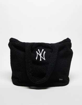 New Era - NY Yankees - Tragetasche aus Teddyfell in Schwarz