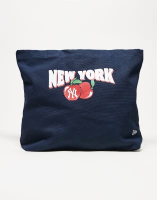 New Era - NY Yankees - Tragetasche für Damen in Marineblau mit Obst-Grafikprint