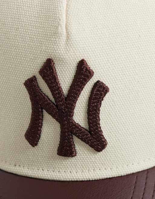 New Era NY Yankees womens 9forty contrast PU leather peak cap in neutral/brown, 2 of 3
