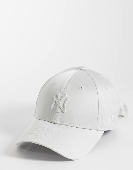 New Era NY Yankees womens 9forty satin bow back cap in white, 2 of 3