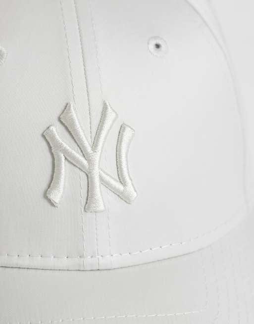 New Era NY Yankees womens 9forty satin bow back cap in white, 3 of 3