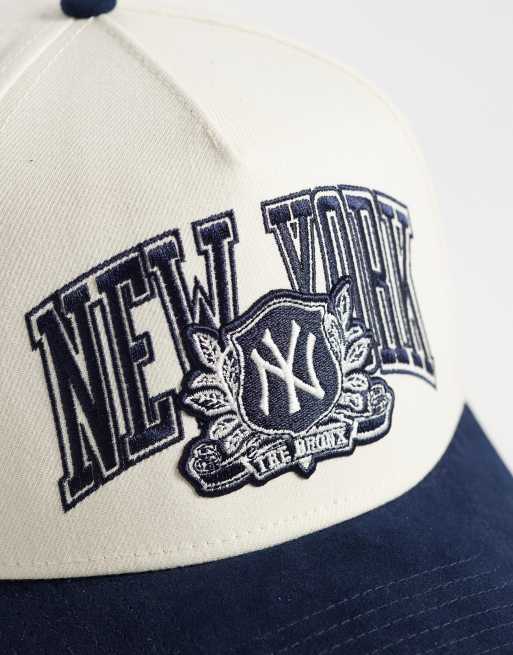 New Era NY Yankees wordmark logo contrast peak cap in neutral/navy, 2 of 3