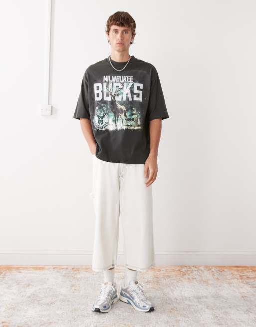 New Era – Oversize-T-Shirt in verwaschenem Schwarz mit „Milwaukee Bucks"-Print, 2 von 5