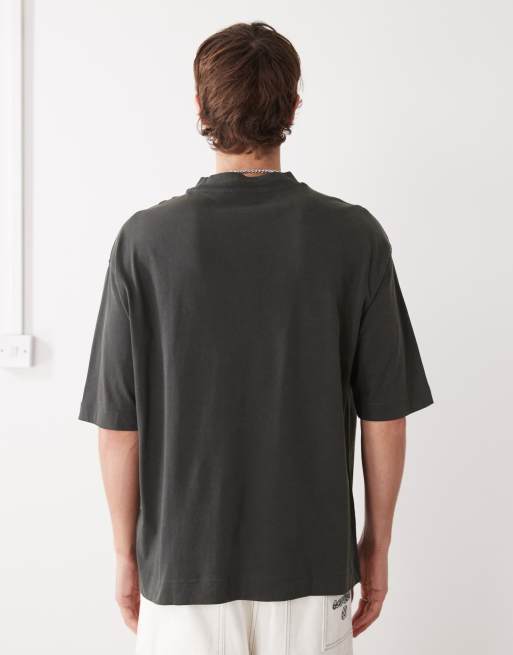 New Era – Oversize-T-Shirt in verwaschenem Schwarz mit „Milwaukee Bucks"-Print, 3 von 5