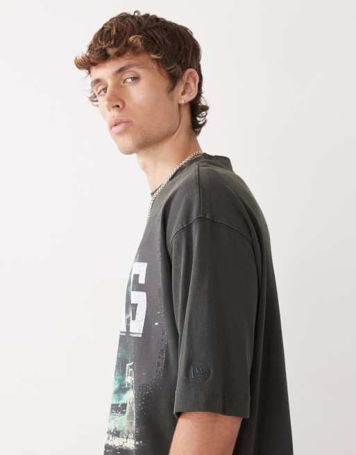 New Era – Oversize-T-Shirt in verwaschenem Schwarz mit „Milwaukee Bucks"-Print, 4 von 5