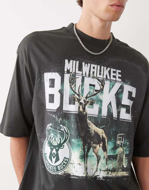 New Era – Oversize-T-Shirt in verwaschenem Schwarz mit „Milwaukee Bucks"-Print, 5 von 5