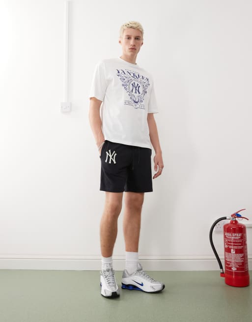 New Era - Pantaloncini blu navy con dettaglio NY Yankees