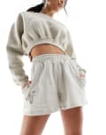 [New Era] New Era script embroidery shorts in off white S Cream