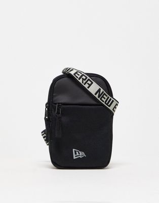 New Era side pouch in black
