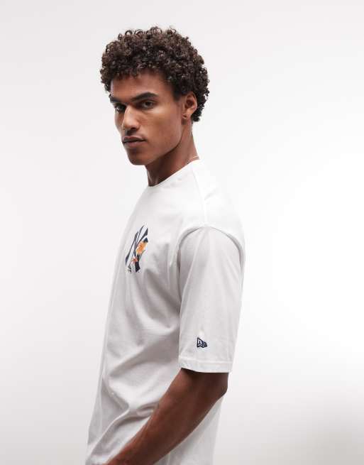 New Era - T-shirt à logo NY Yankees fleuri avec imprimé au dos - Blanc, 4 de 5