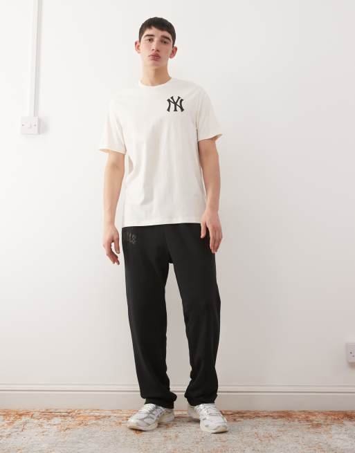 New Era - T-shirt coupe classique à imprimé NY Yankees au dos - Blanc cassé, 2 de 5