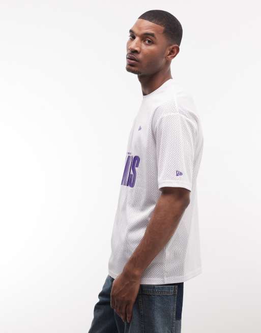 New Era - T-shirt in rete bianca con grafica LA Lakers, 4 di 5