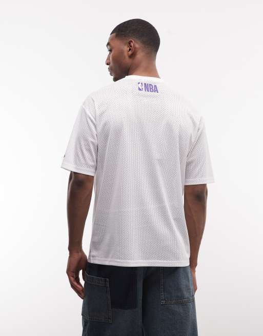 New Era - T-shirt in rete bianca con grafica LA Lakers, 5 di 5
