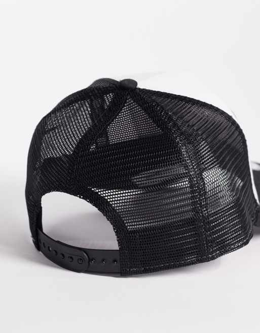 New Era Texas location patch trucker cap in black/white, 2 of 3