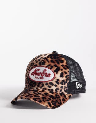 New Era - Trucker-Kappe für Damen mit mehrfarbigem Leopardenmuster und Logo-Aufnäher-Bunt