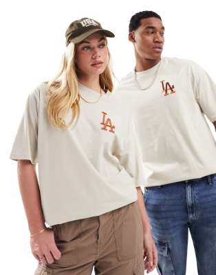 New Era - Unisex-T-Shirt in Ecru mit „LA"-Logo-Weiß