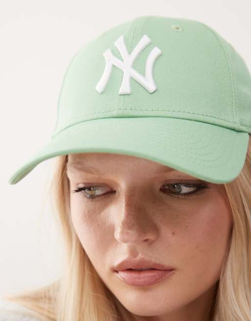 New Era Womens NY Yankees 9Forty cap in green, 3 of 3