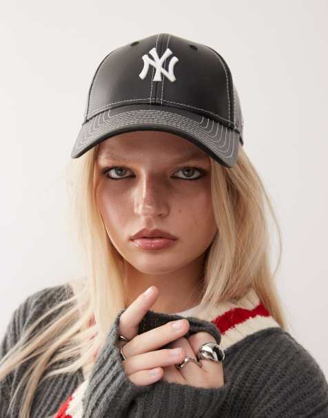 New Era – Womens NY Yankees 9Forty – Kappe aus PU in Schwarz mit Kontrastnähten - view 1