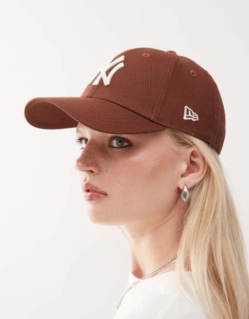 New Era Womens - NY Yankees 9forty - Pet in bruin, 2 van 3