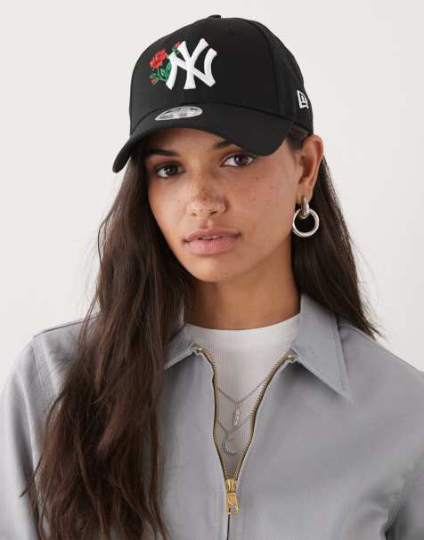 New Era Womens NY Yankees 9forty rose logo cap in black - view 1