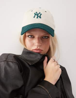 New Era New Era Womens NY Yankees 9twenty cord contrast peak cap in beige/green-Multi