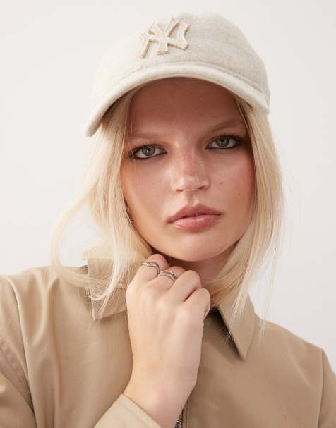 New Era Womens NY Yankees 9twenty melton felt logo cap in beige - view 1