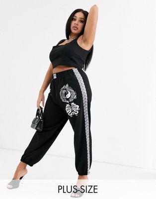 New Girl Order Curve - Ruimvallende joggingbroek met logoband en draakmotief-Zwart