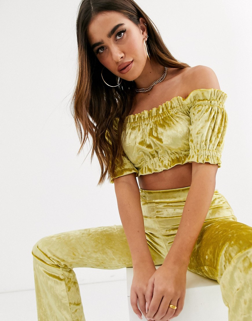 New Girl Order - Fluwelen crop top met bardot-halslijn in goud-Geel