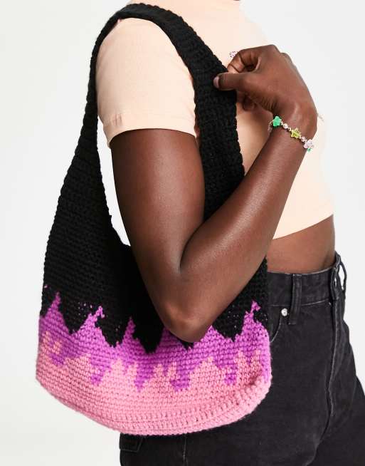 New Girl Order – Gehäkelte Schultertasche mit Flammendesign in Rosa