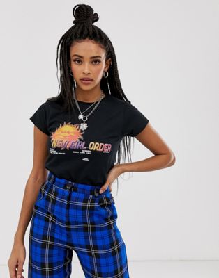 New Girl Order – Krympt t-shirt med retro sollogga-Svart